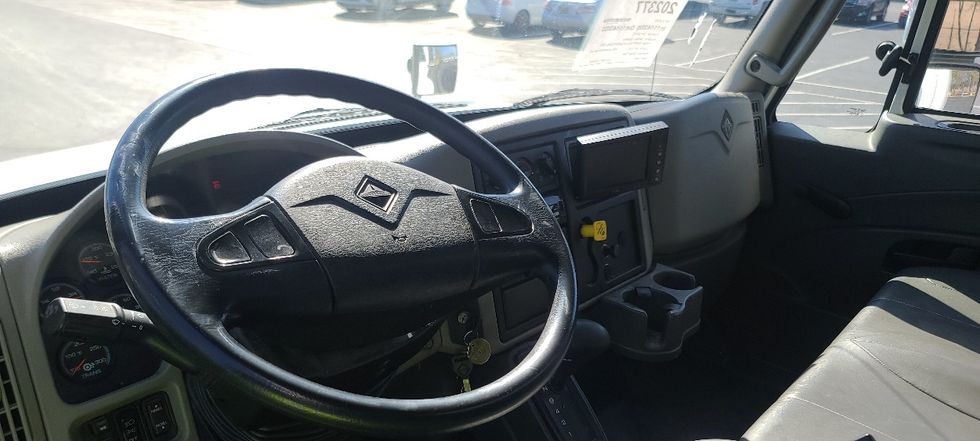 Medium Duty Box Truck-Light and Medium Duty Trucks-International-2019-4300-Atlanta-GA-293,881\n\t\tmiles-$ 29,000 - Image 17
