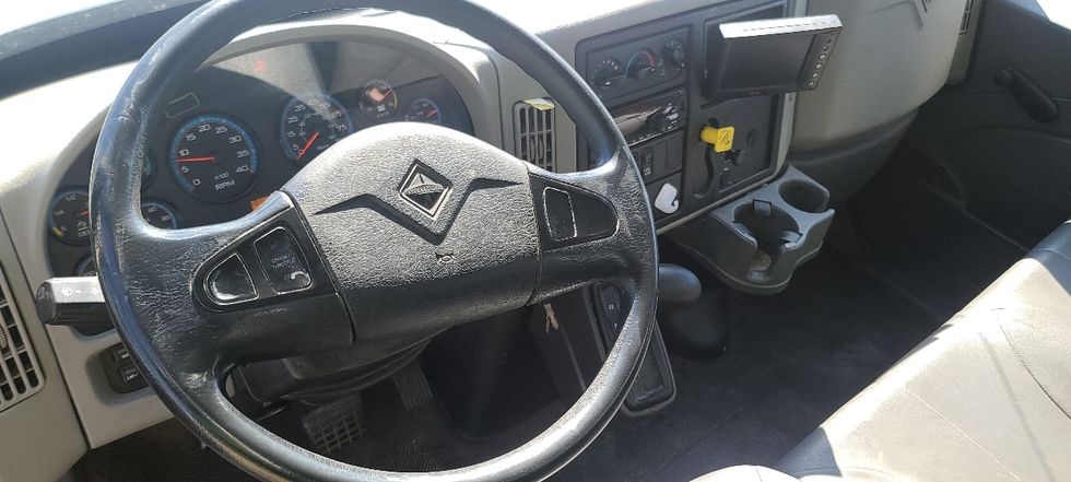 Medium Duty Box Truck-Light and Medium Duty Trucks-International-2019-4300-Atlanta-GA-293,881\n\t\tmiles-$ 29,000 - Image 18