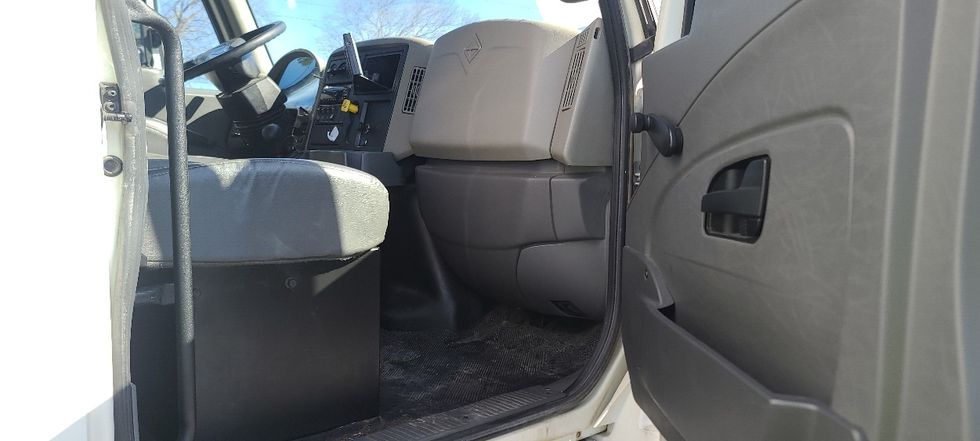 Medium Duty Box Truck-Light and Medium Duty Trucks-International-2019-4300-Atlanta-GA-293,881\n\t\tmiles-$ 29,000 - Image 20