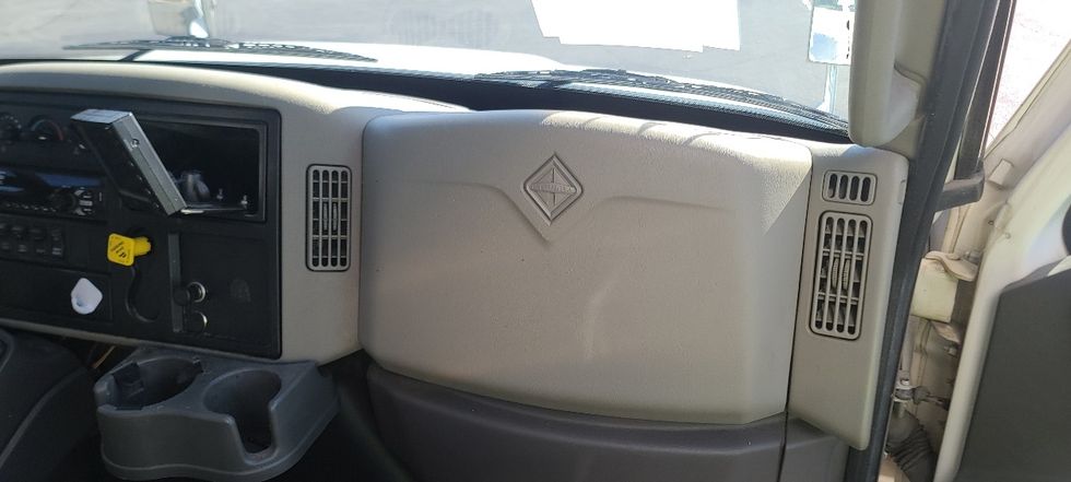 Medium Duty Box Truck-Light and Medium Duty Trucks-International-2019-4300-Atlanta-GA-293,881\n\t\tmiles-$ 29,000 - Image 22