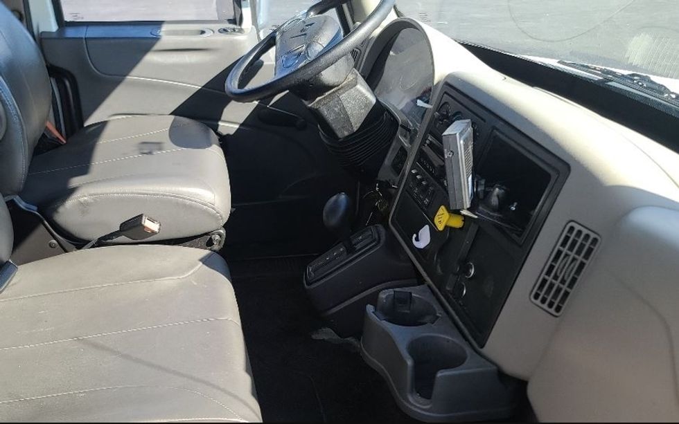 Medium Duty Box Truck-Light and Medium Duty Trucks-International-2019-4300-Atlanta-GA-293,881\n\t\tmiles-$ 29,000 - Image 23