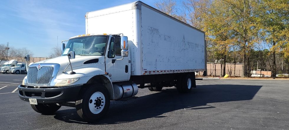Medium Duty Box Truck-Light and Medium Duty Trucks-International-2019-4300-Atlanta-GA-293,881\n\t\tmiles-$ 29,000 - Image 3
