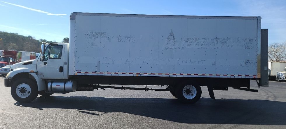 Medium Duty Box Truck-Light and Medium Duty Trucks-International-2019-4300-Atlanta-GA-293,881\n\t\tmiles-$ 29,000 - Image 4