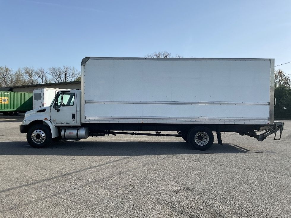 Medium Duty Box Truck-Light and Medium Duty Trucks-International-2019-4300-Auburn-MA-222,044\n\t\tmiles-$ 41,000 - Image 4