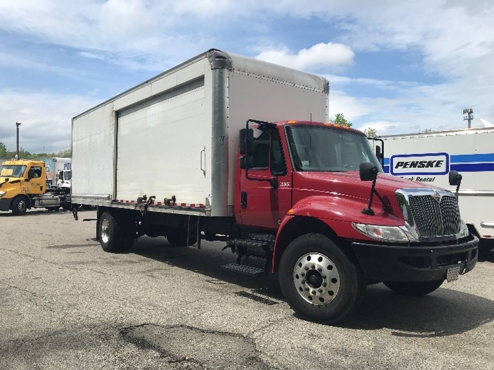 Medium Duty Box Truck-Light and Medium Duty Trucks-International-2019-4300-Auburn-MA-285,855\n\t\tmiles-$ 23,250 - Image 1