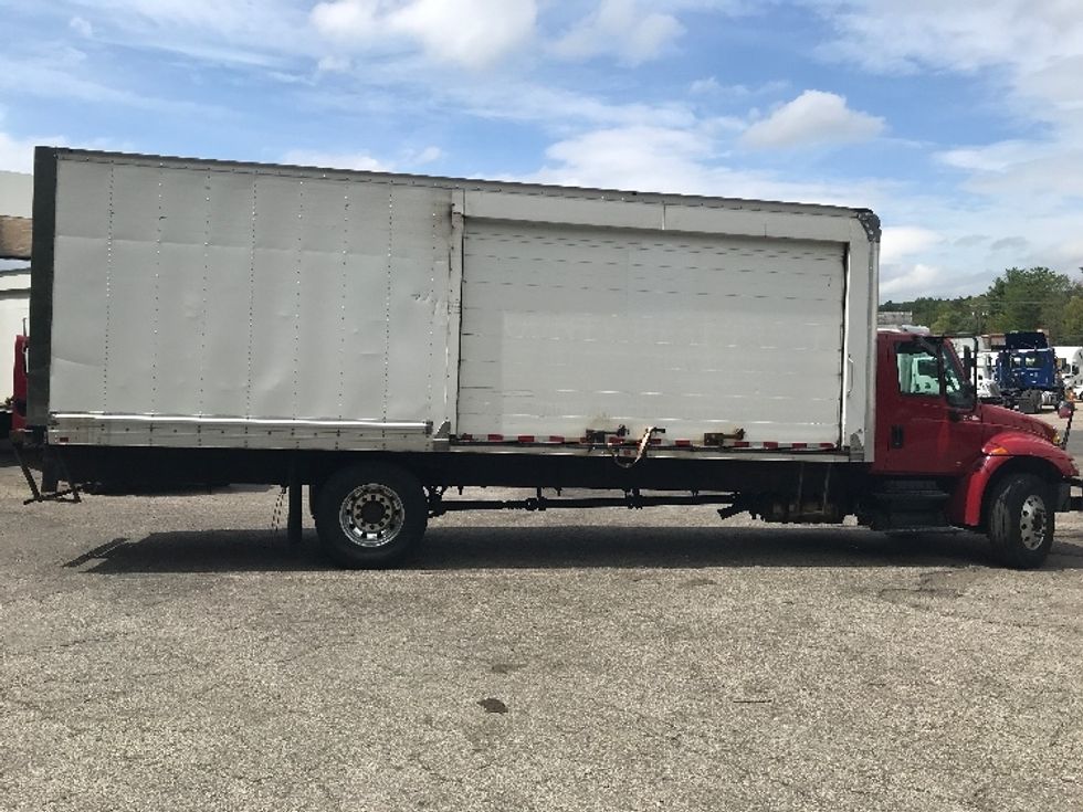 Medium Duty Box Truck-Light and Medium Duty Trucks-International-2019-4300-Auburn-MA-285,855\n\t\tmiles-$ 23,250 - Image 15