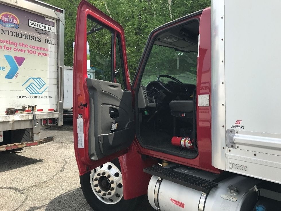 Medium Duty Box Truck-Light and Medium Duty Trucks-International-2019-4300-Auburn-MA-285,855\n\t\tmiles-$ 23,250 - Image 16