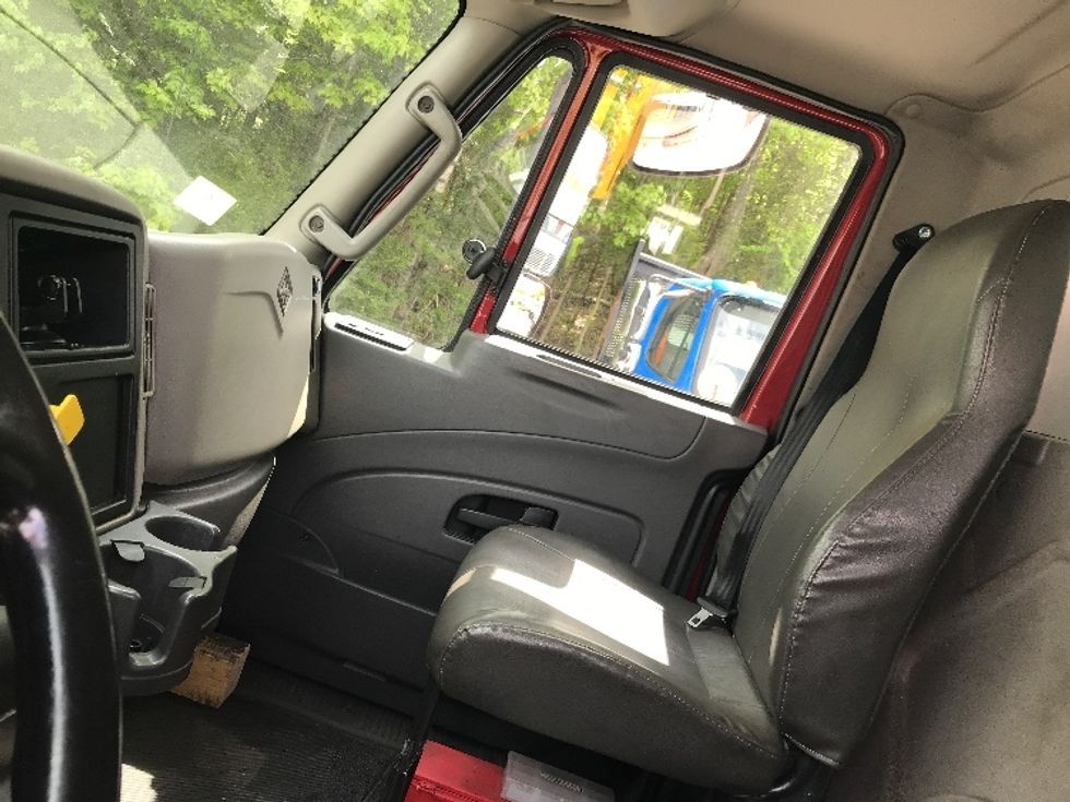 Medium Duty Box Truck-Light and Medium Duty Trucks-International-2019-4300-Auburn-MA-285,855\n\t\tmiles-$ 23,250 - Image 19
