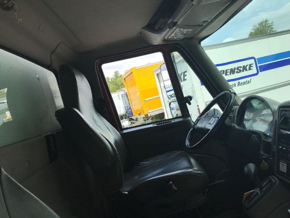 Medium Duty Box Truck-Light and Medium Duty Trucks-International-2019-4300-Auburn-MA-285,855\n\t\tmiles-$ 23,250 - Image 22