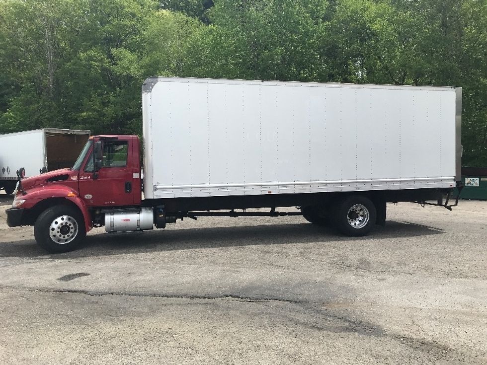 Medium Duty Box Truck-Light and Medium Duty Trucks-International-2019-4300-Auburn-MA-285,855\n\t\tmiles-$ 23,250 - Image 4
