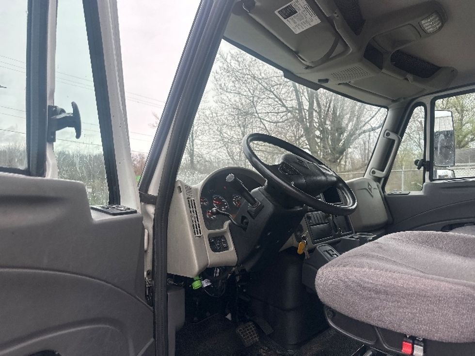 Medium Duty Box Truck-Light and Medium Duty Trucks-International-2019-4300-Battle Creek-MI-115,070\n\t\tmiles-$ 44,000 - Image 16
