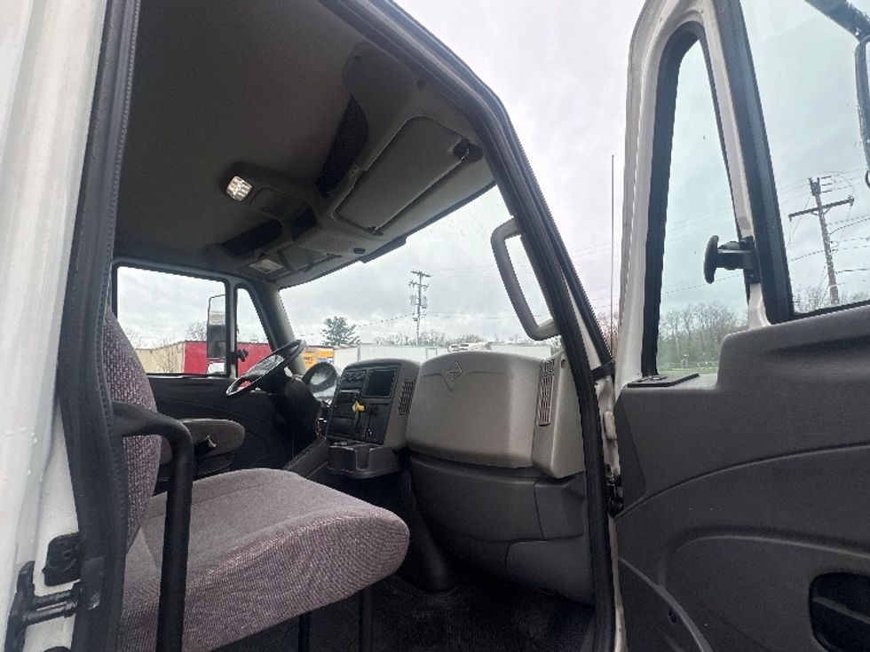 Medium Duty Box Truck-Light and Medium Duty Trucks-International-2019-4300-Battle Creek-MI-115,070\n\t\tmiles-$ 44,000 - Image 20