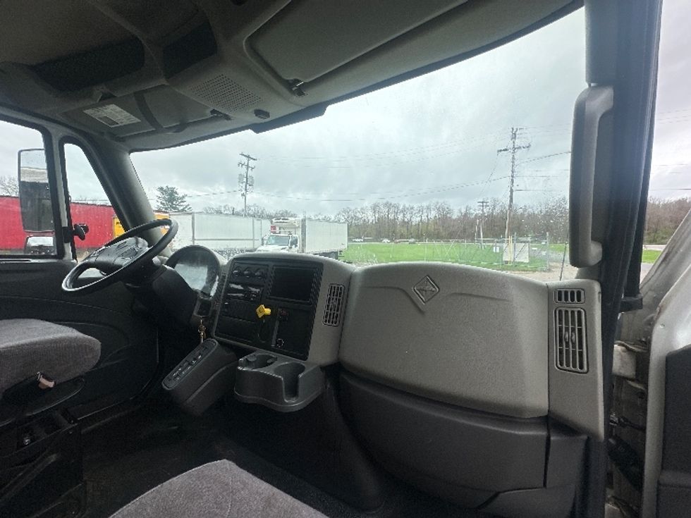 Medium Duty Box Truck-Light and Medium Duty Trucks-International-2019-4300-Battle Creek-MI-115,070\n\t\tmiles-$ 44,000 - Image 21
