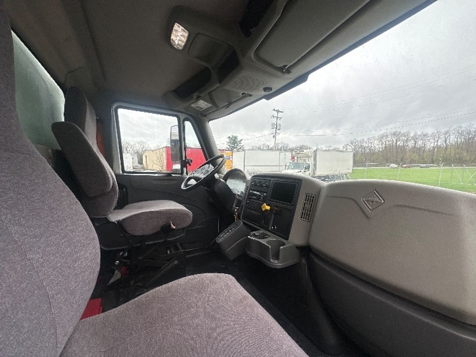 Medium Duty Box Truck-Light and Medium Duty Trucks-International-2019-4300-Battle Creek-MI-115,070\n\t\tmiles-$ 44,000 - Image 22