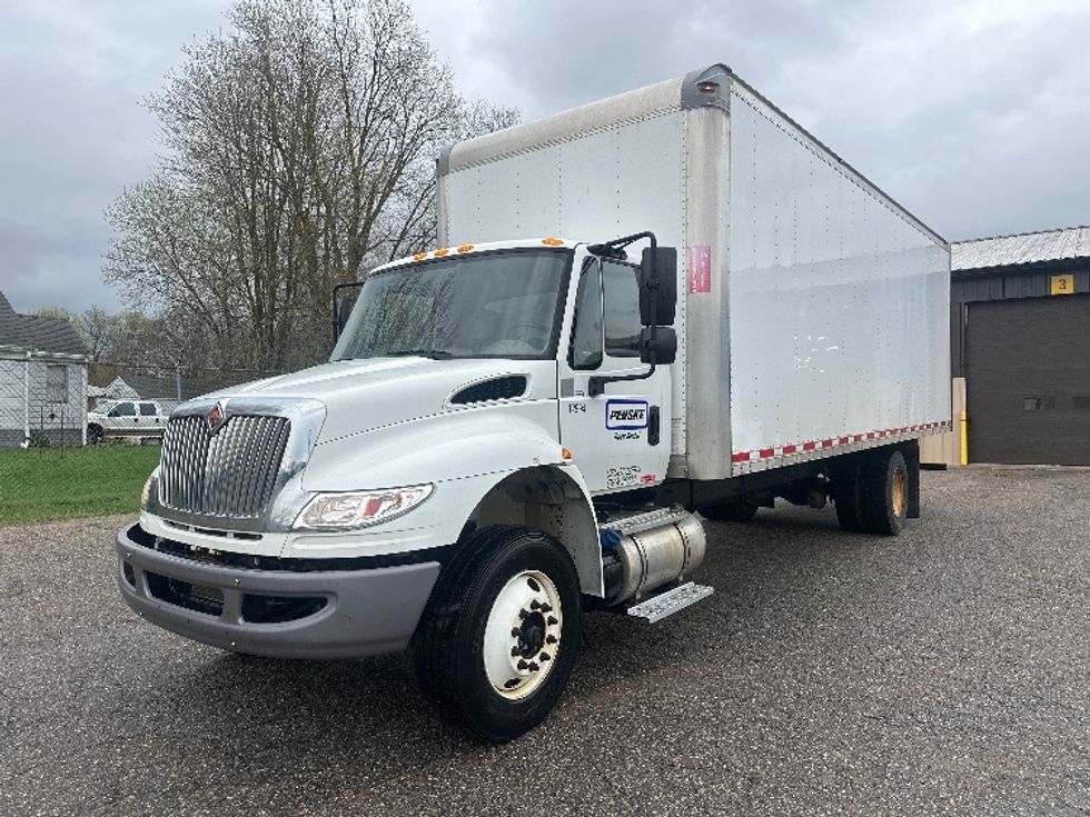 Medium Duty Box Truck-Light and Medium Duty Trucks-International-2019-4300-Battle Creek-MI-115,070\n\t\tmiles-$ 44,000 - Image 3