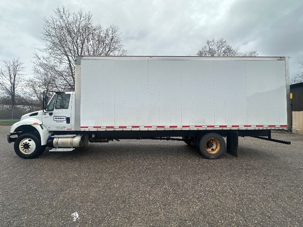 Medium Duty Box Truck-Light and Medium Duty Trucks-International-2019-4300-Battle Creek-MI-115,070\n\t\tmiles-$ 44,000 - Image 4