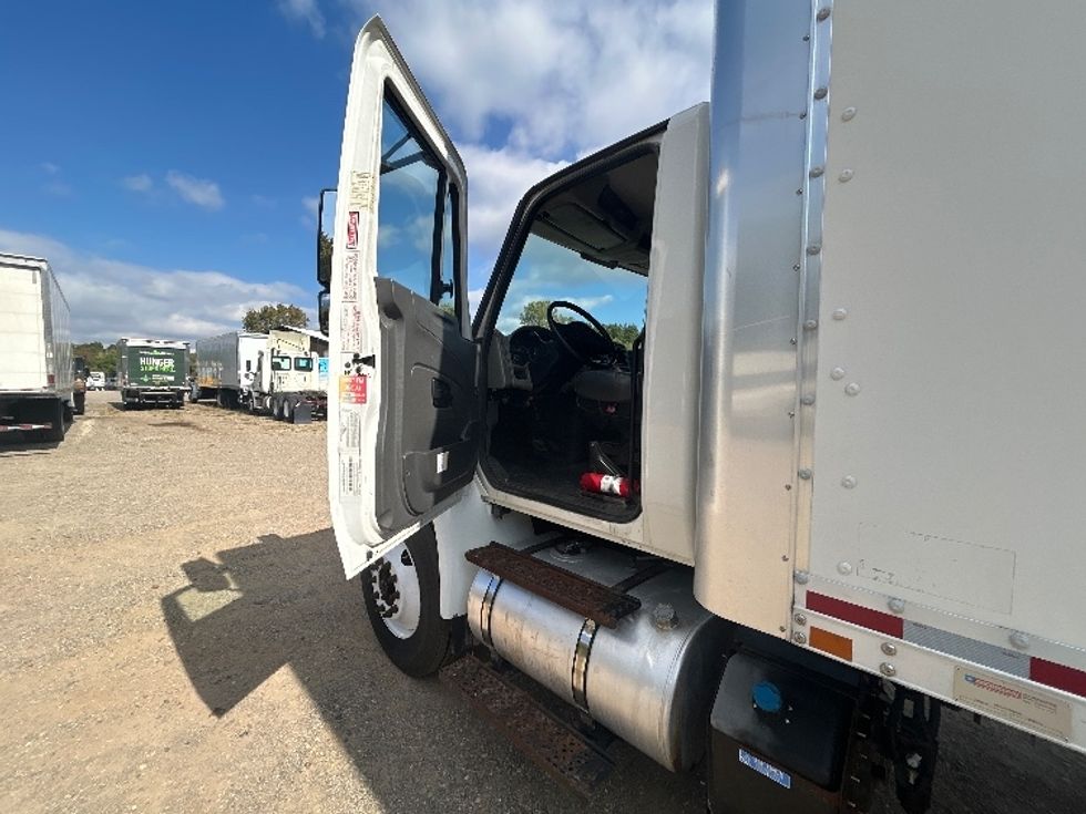 Medium Duty Box Truck-Light and Medium Duty Trucks-International-2019-4300-Battle Creek-MI-299,967\n\t\tmiles-$ 20,000 - Image 16