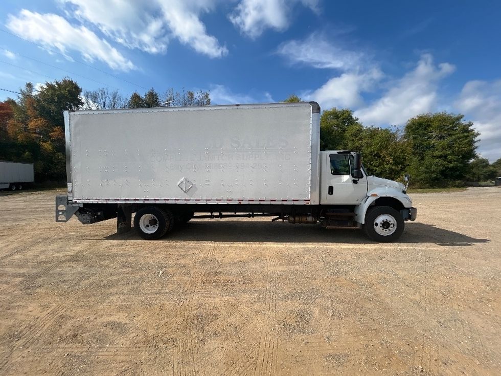 Medium Duty Box Truck-Light and Medium Duty Trucks-International-2019-4300-Battle Creek-MI-299,967\n\t\tmiles-$ 20,000 - Image 15