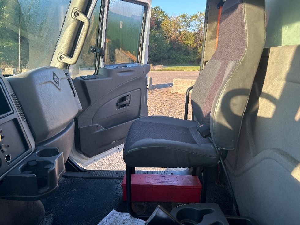 Medium Duty Box Truck-Light and Medium Duty Trucks-International-2019-4300-Battle Creek-MI-299,967\n\t\tmiles-$ 20,000 - Image 19