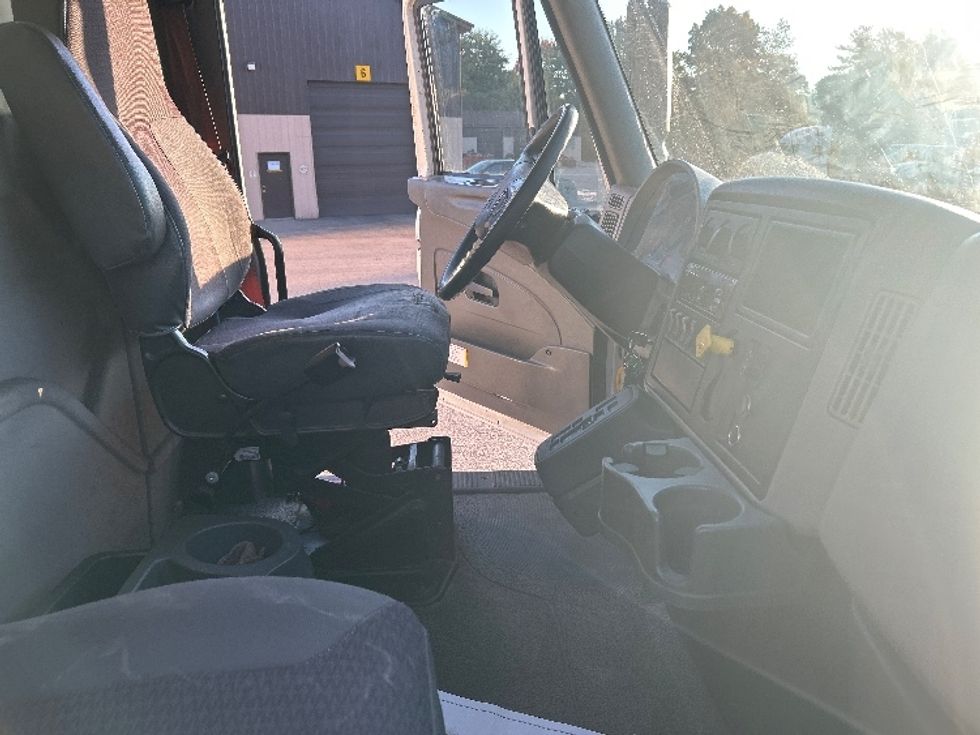 Medium Duty Box Truck-Light and Medium Duty Trucks-International-2019-4300-Battle Creek-MI-299,967\n\t\tmiles-$ 20,000 - Image 21