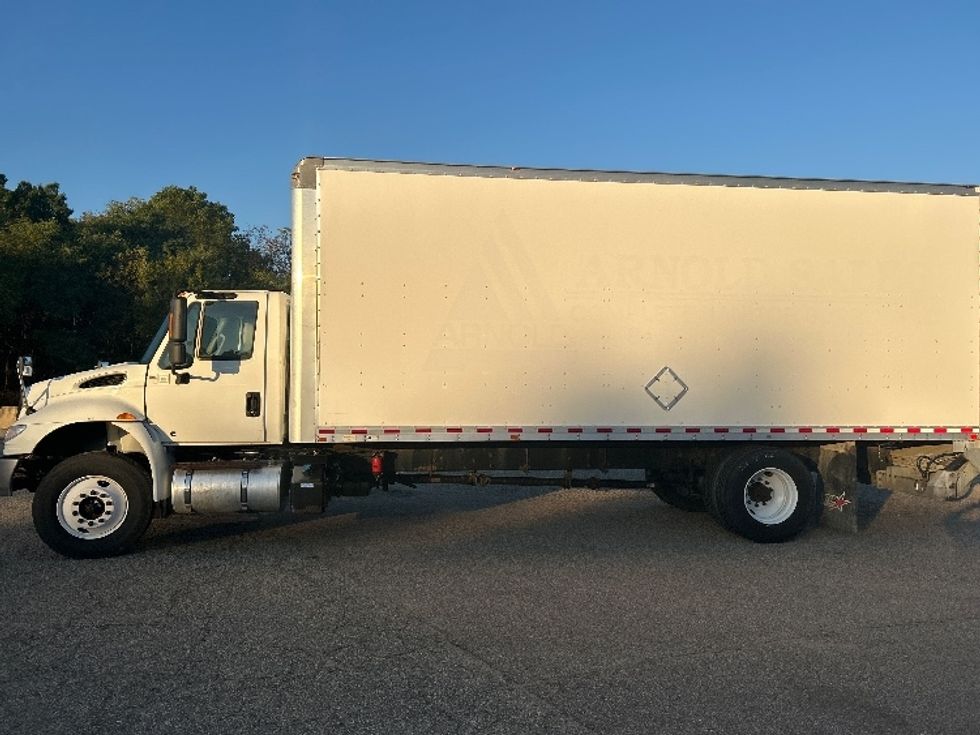 Medium Duty Box Truck-Light and Medium Duty Trucks-International-2019-4300-Battle Creek-MI-299,967\n\t\tmiles-$ 20,000 - Image 4