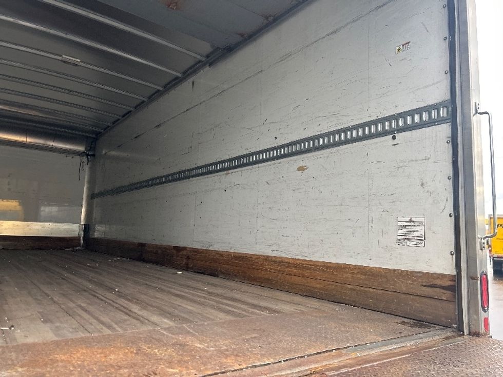 Medium Duty Box Truck-Light and Medium Duty Trucks-International-2019-4300-Bensalem-PA-189,752\n\t\tmiles-$ 37,750 - Image 12