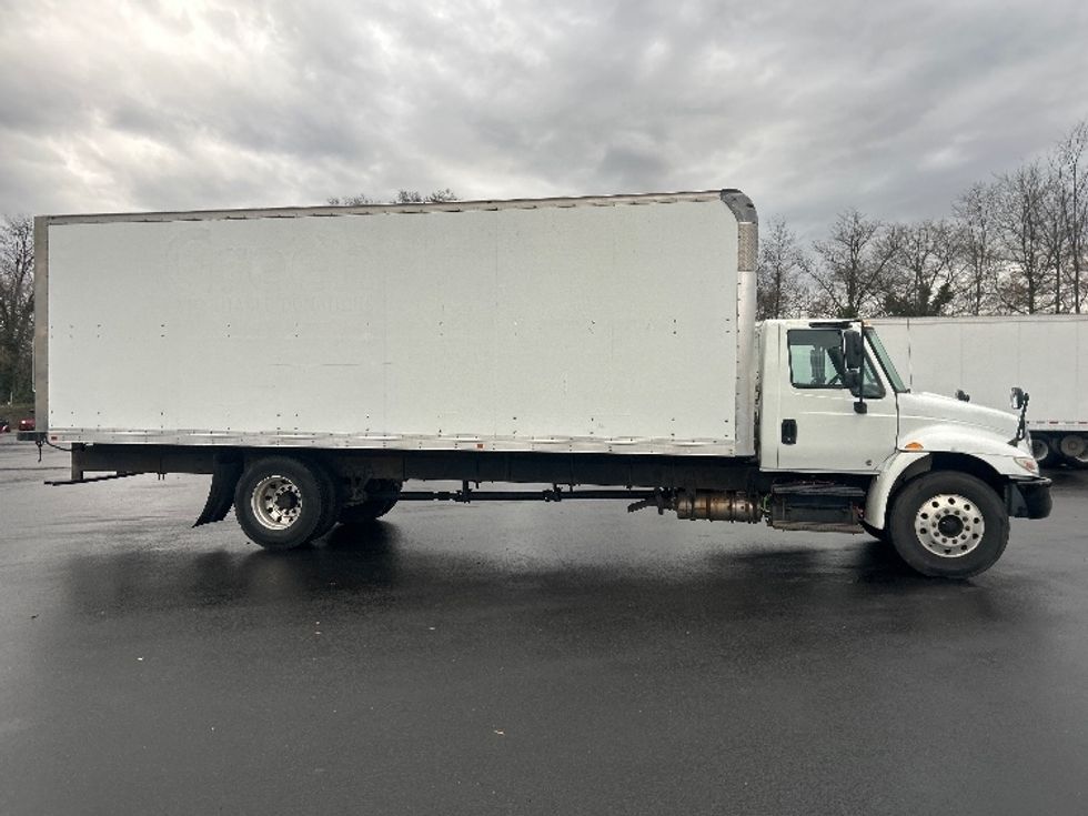 Medium Duty Box Truck-Light and Medium Duty Trucks-International-2019-4300-Bensalem-PA-189,752\n\t\tmiles-$ 37,750 - Image 15
