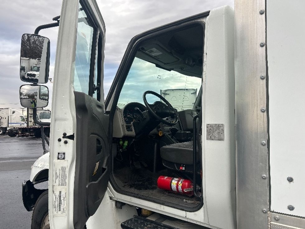 Medium Duty Box Truck-Light and Medium Duty Trucks-International-2019-4300-Bensalem-PA-189,752\n\t\tmiles-$ 37,750 - Image 16
