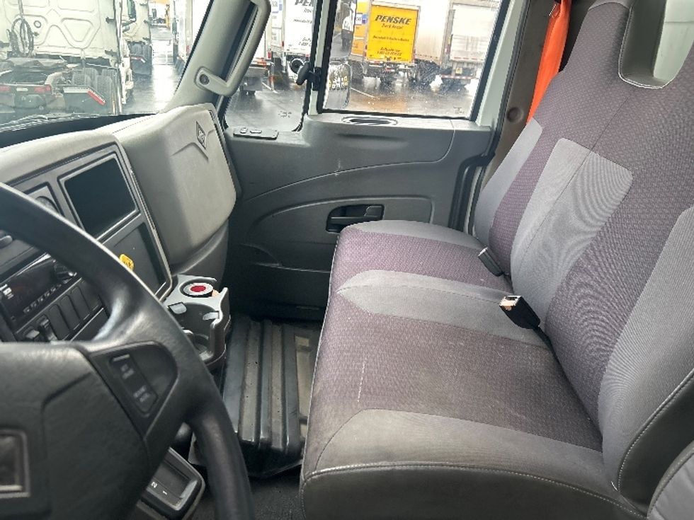 Medium Duty Box Truck-Light and Medium Duty Trucks-International-2019-4300-Bensalem-PA-189,752\n\t\tmiles-$ 37,750 - Image 19