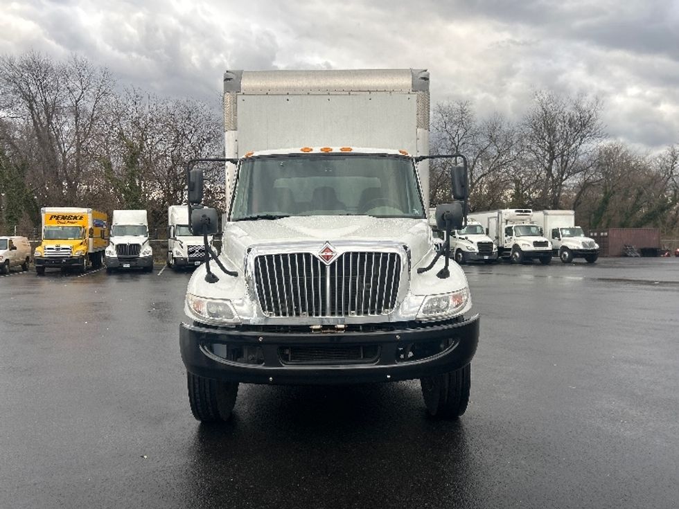 Medium Duty Box Truck-Light and Medium Duty Trucks-International-2019-4300-Bensalem-PA-189,752\n\t\tmiles-$ 37,750 - Image 2
