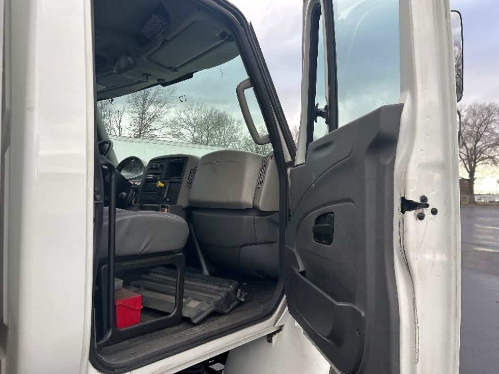 Medium Duty Box Truck-Light and Medium Duty Trucks-International-2019-4300-Bensalem-PA-189,752\n\t\tmiles-$ 37,750 - Image 20