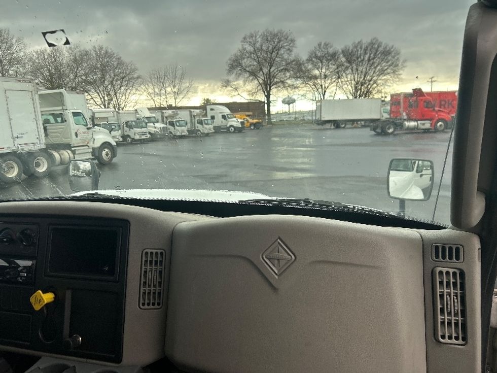 Medium Duty Box Truck-Light and Medium Duty Trucks-International-2019-4300-Bensalem-PA-189,752\n\t\tmiles-$ 37,750 - Image 21