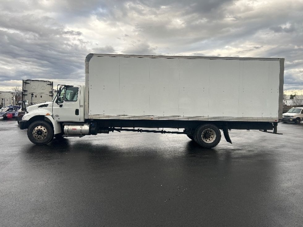 Medium Duty Box Truck-Light and Medium Duty Trucks-International-2019-4300-Bensalem-PA-189,752\n\t\tmiles-$ 37,750 - Image 4