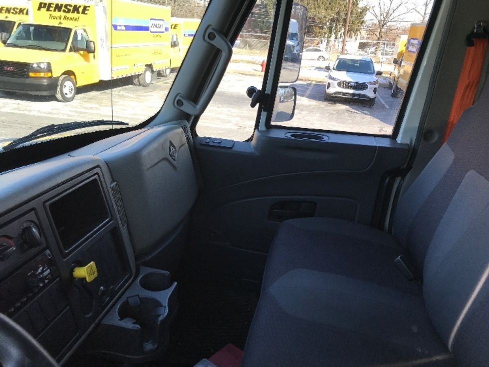 Medium Duty Box Truck-Light and Medium Duty Trucks-International-2019-4300-Bensalem-PA-200,149\n\t\tmiles-$ 40,000 - Image 19