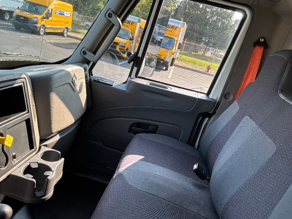 Medium Duty Box Truck-Light and Medium Duty Trucks-International-2019-4300-Bensalem-PA-210,630\n\t\tmiles-$ 49,500 - Image 19