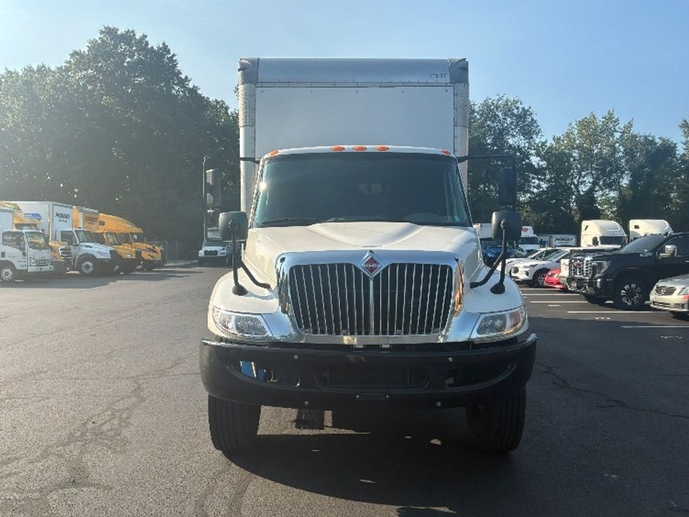 Medium Duty Box Truck-Light and Medium Duty Trucks-International-2019-4300-Bensalem-PA-210,630\n\t\tmiles-$ 49,500 - Image 2