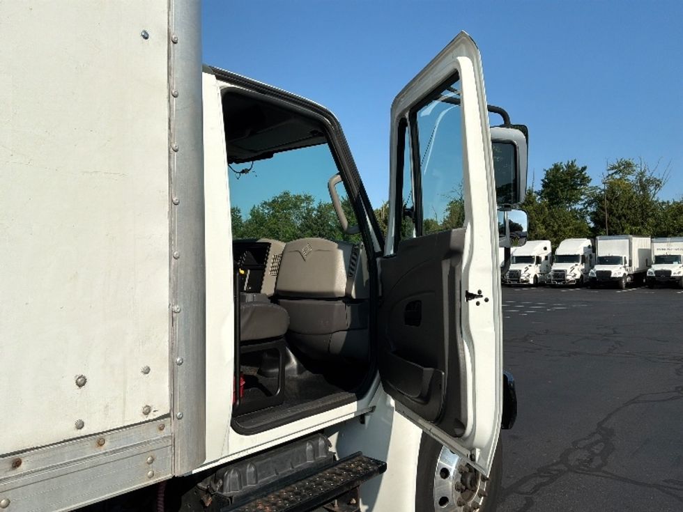 Medium Duty Box Truck-Light and Medium Duty Trucks-International-2019-4300-Bensalem-PA-210,630\n\t\tmiles-$ 49,500 - Image 20