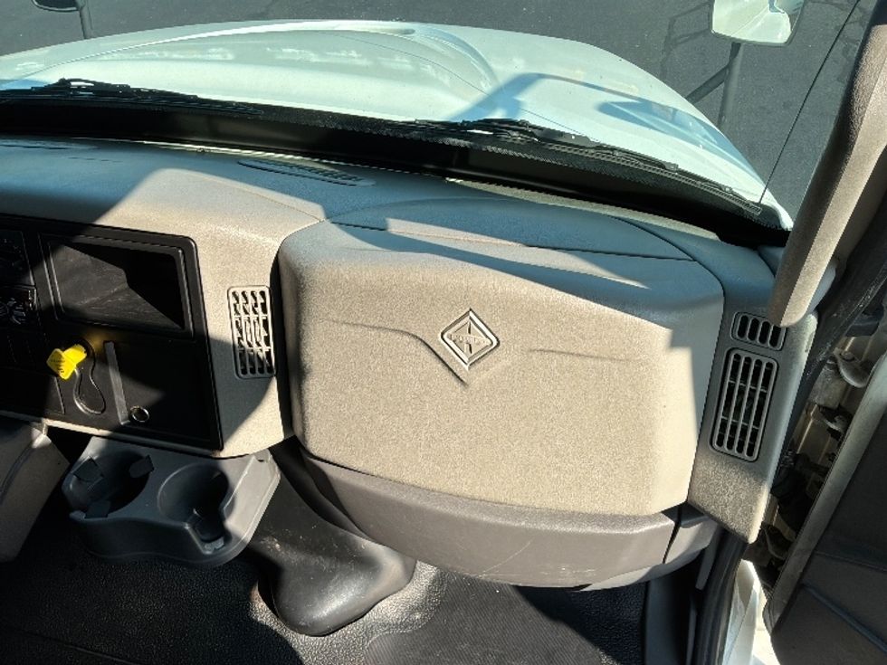 Medium Duty Box Truck-Light and Medium Duty Trucks-International-2019-4300-Bensalem-PA-210,630\n\t\tmiles-$ 49,500 - Image 21
