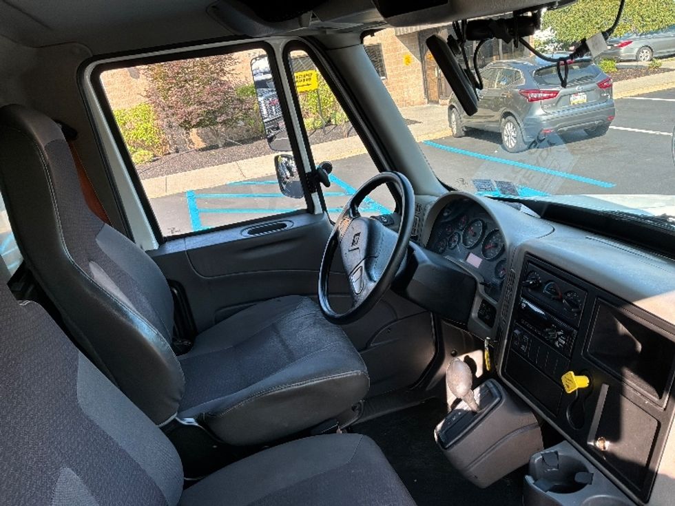 Medium Duty Box Truck-Light and Medium Duty Trucks-International-2019-4300-Bensalem-PA-210,630\n\t\tmiles-$ 49,500 - Image 22