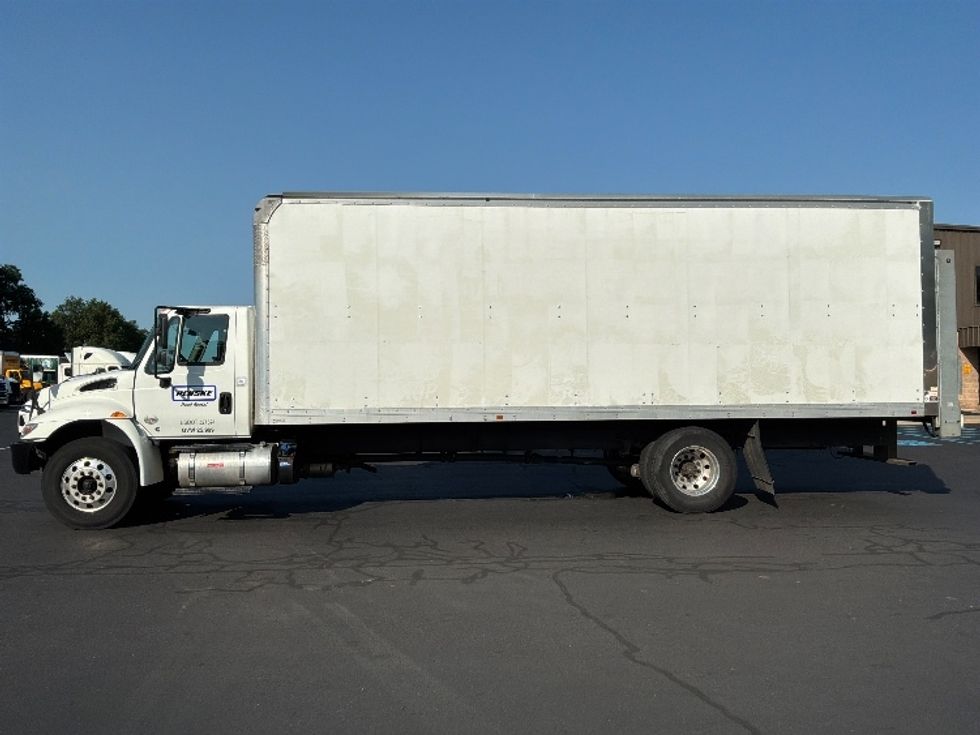 Medium Duty Box Truck-Light and Medium Duty Trucks-International-2019-4300-Bensalem-PA-210,630\n\t\tmiles-$ 49,500 - Image 4