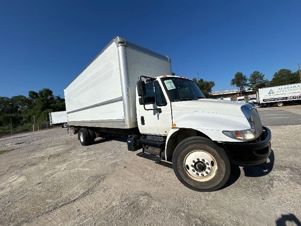 Medium Duty Box Truck-Light and Medium Duty Trucks-International-2019-4300-Birmingham-AL-161,236\n\t\tmiles-$ 54,250 - Image 1