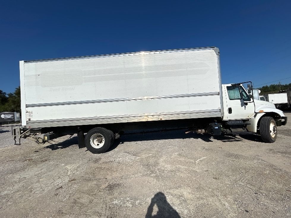 Medium Duty Box Truck-Light and Medium Duty Trucks-International-2019-4300-Birmingham-AL-161,236\n\t\tmiles-$ 54,250 - Image 15