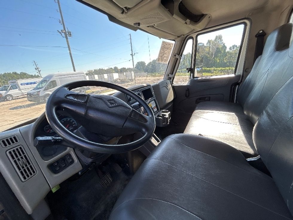 Medium Duty Box Truck-Light and Medium Duty Trucks-International-2019-4300-Birmingham-AL-161,236\n\t\tmiles-$ 54,250 - Image 17