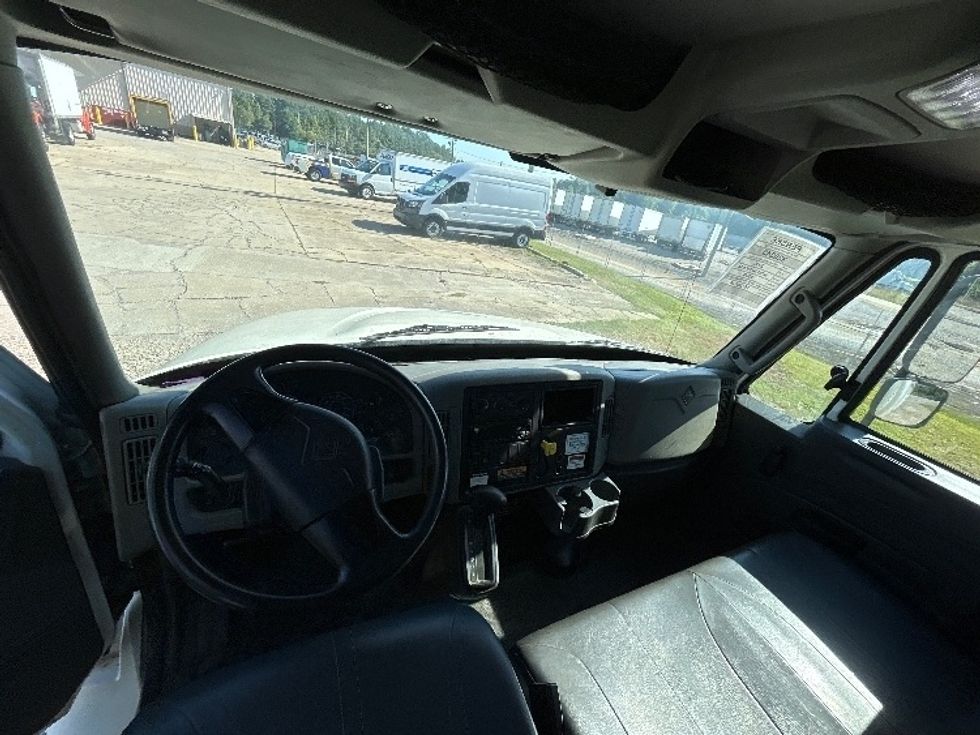 Medium Duty Box Truck-Light and Medium Duty Trucks-International-2019-4300-Birmingham-AL-161,236\n\t\tmiles-$ 54,250 - Image 18