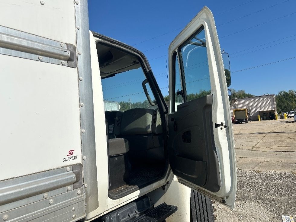 Medium Duty Box Truck-Light and Medium Duty Trucks-International-2019-4300-Birmingham-AL-161,236\n\t\tmiles-$ 54,250 - Image 20