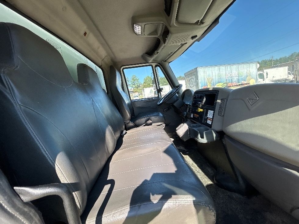 Medium Duty Box Truck-Light and Medium Duty Trucks-International-2019-4300-Birmingham-AL-161,236\n\t\tmiles-$ 54,250 - Image 22