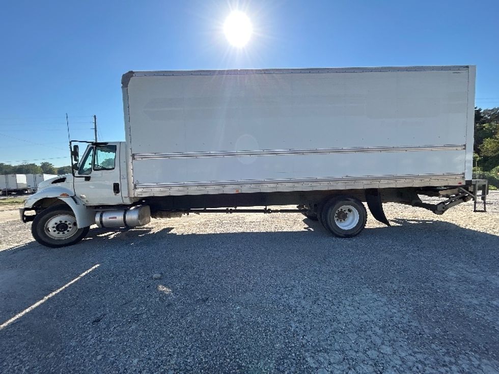 Medium Duty Box Truck-Light and Medium Duty Trucks-International-2019-4300-Birmingham-AL-161,236\n\t\tmiles-$ 54,250 - Image 4