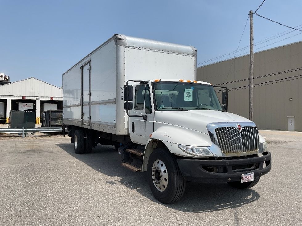 Medium Duty Box Truck-Light and Medium Duty Trucks-International-2019-4300-Braintree-MA-256,148\n\t\tmiles-$ 30,500 - Image 1