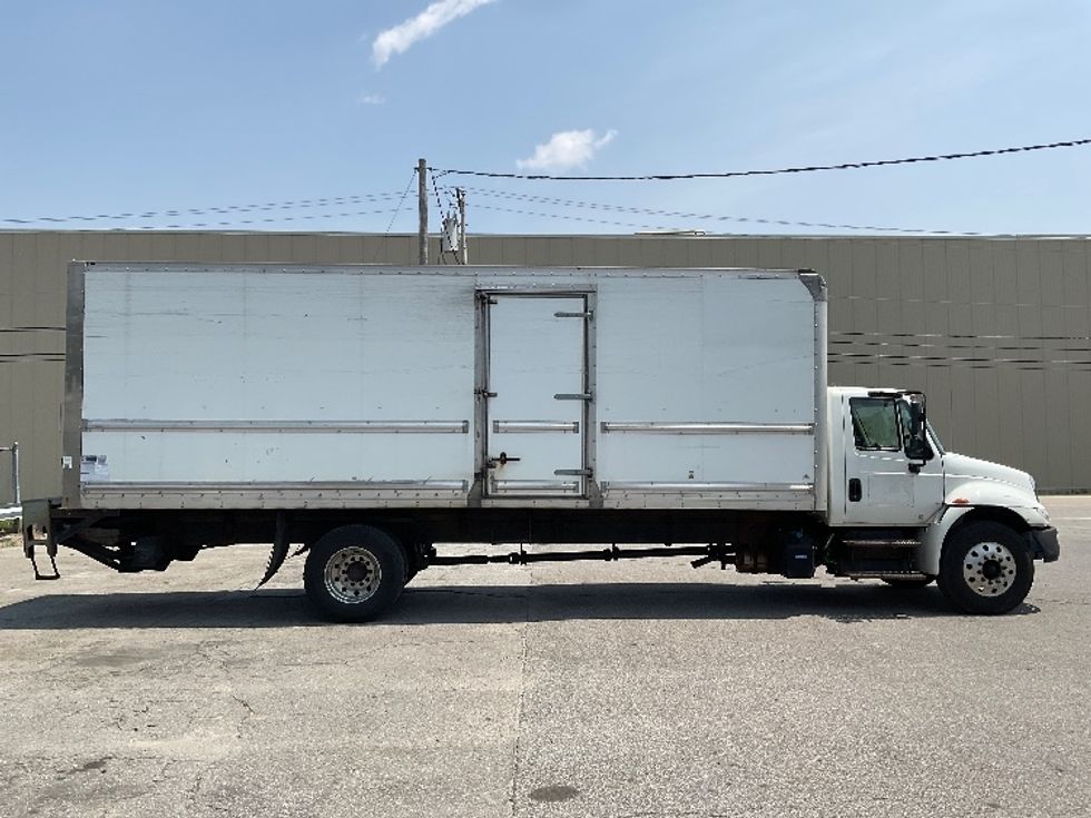 Medium Duty Box Truck-Light and Medium Duty Trucks-International-2019-4300-Braintree-MA-256,148\n\t\tmiles-$ 30,500 - Image 15