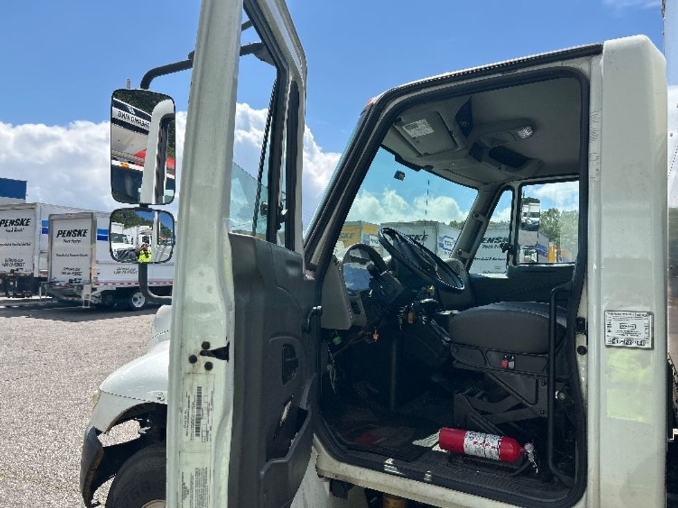 Medium Duty Box Truck-Light and Medium Duty Trucks-International-2019-4300-Braintree-MA-256,148\n\t\tmiles-$ 30,500 - Image 16